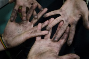 juggling-fire-hands