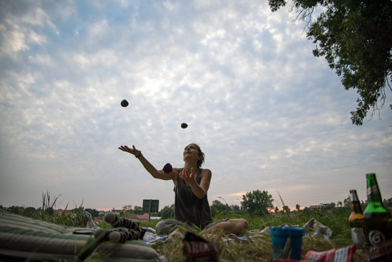 vanlife-czech-republic-camping-juggling