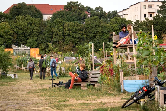 Tempelhof-airport-park-berlin-communal-garden