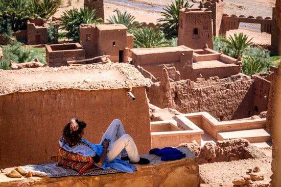 reasons-to-come-to-morocco-campervan-ait-benhaddou-relax