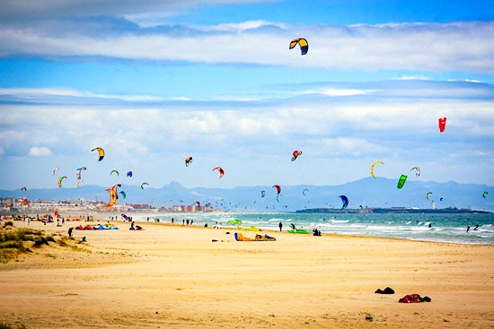 vanlife-in-tarifa–spain–campervan–kite-surfing-beach