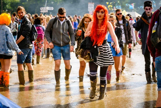 glastonbury-festival-2016-by-campervan-red-hair-girl-mud
